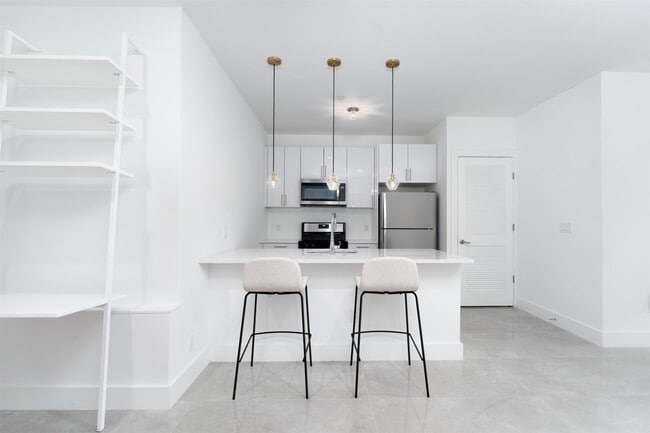 Foto del edificio - 8621 River Rd