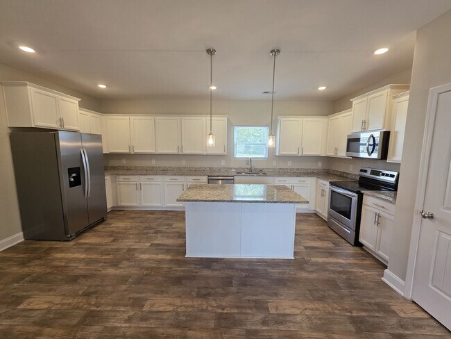 Foto del edificio - Gorgeous 4 bedroom rental!