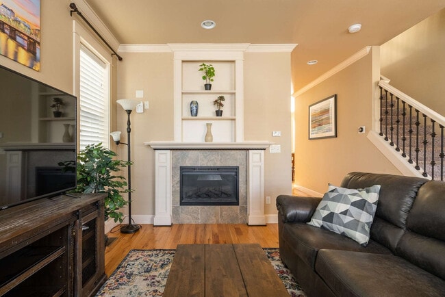 Building Photo - 4622 NE Garfield Ave.