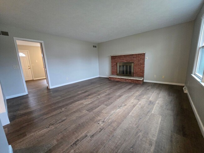 Foto del edificio - 306 Robinhood Ln