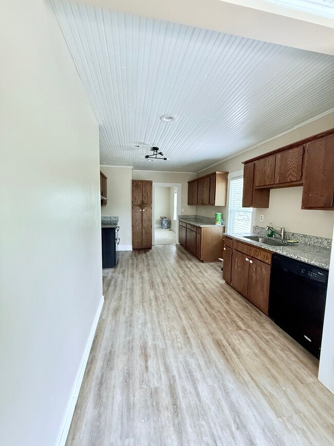 Kitchen - 305 W Kivett St
