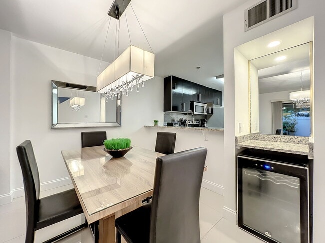 Building Photo - Ernst Court, Orlando, FL 32819 - 2 BR 2.5 BA townhouse