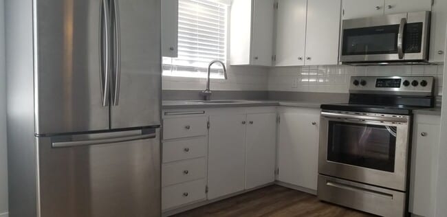 Building Photo - 1 Bedroom Salt Lake Condo Available early ...