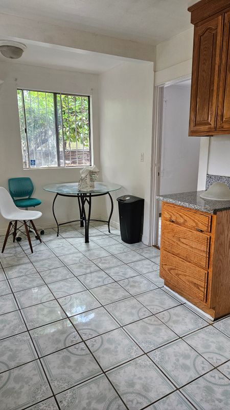 Foto del edificio - 244 W 47th Pl