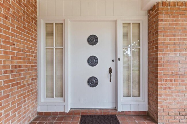 Foto del edificio - 28 W Austin Blvd