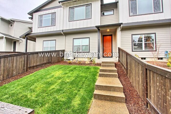 Foto principal - 3 Bed, 2.5 Bath Townhome in Near WSU and L...