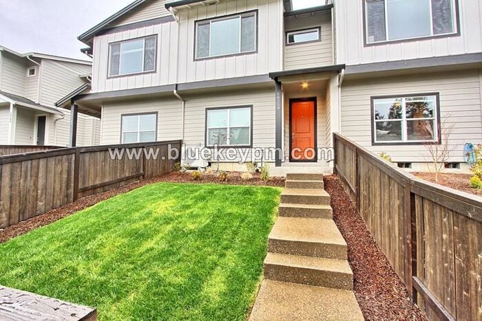 Primary Photo - 3 Bed, 2.5 Bath Townhome in Near WSU and L...