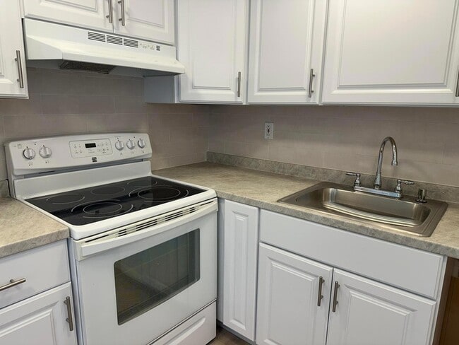 Foto del edificio - 548 Normandy Ln