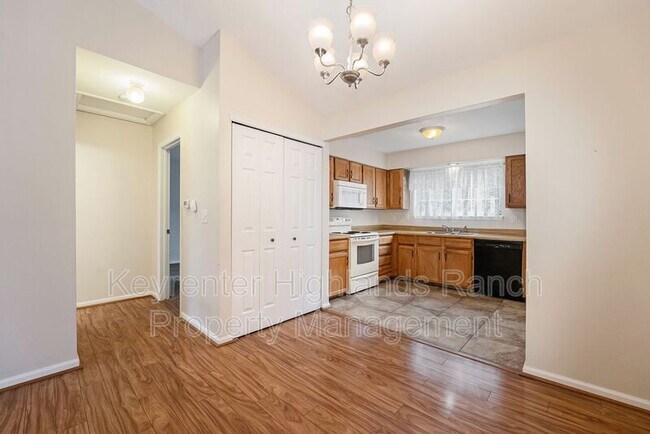 Foto del edificio - 4750 S Dudley St