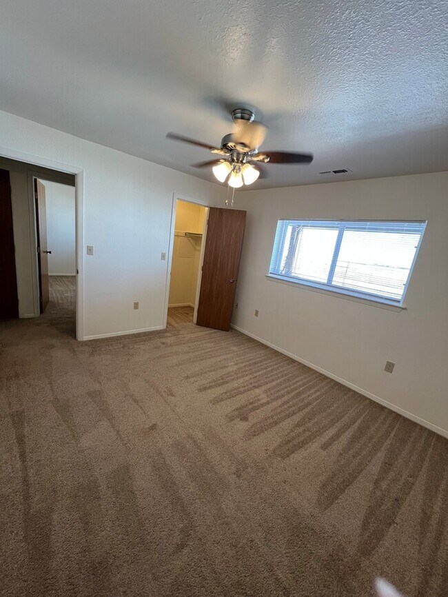 Building Photo - 367 Mickelson Ct