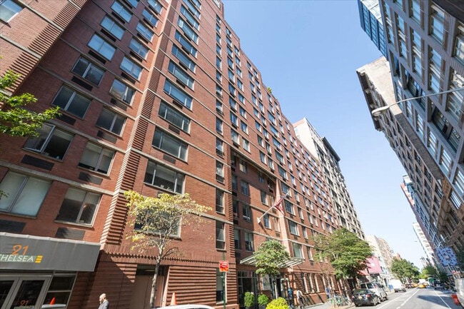 Building Photo - 120 W 21st St