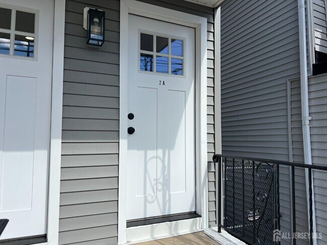 Building Photo - 33 Obert St