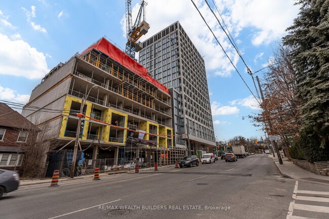Photo du bâtiment - 2020 Bathurst St