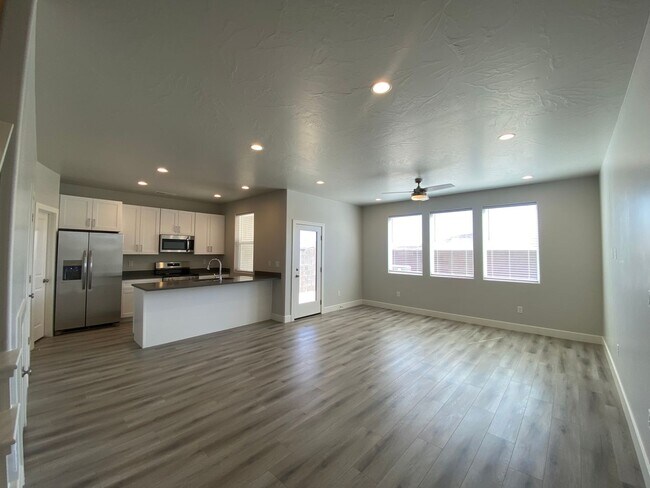 Foto del edificio - MOVE IN SPECIAL - DECEMBER RENT FREE!