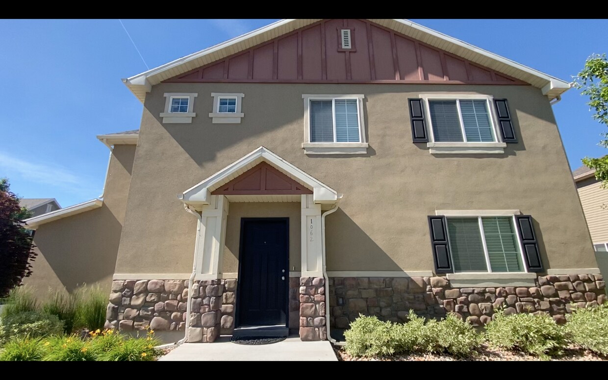 1062 W Stonehaven Dr, North Salt Lake, UT 84054 House Rental in North