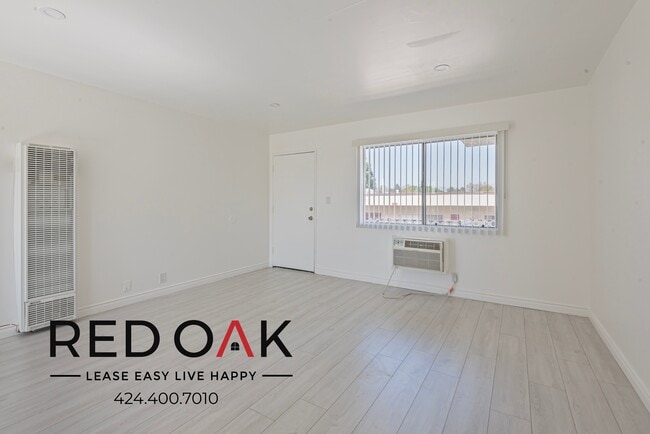 Building Photo - 7915 Vineland Ave