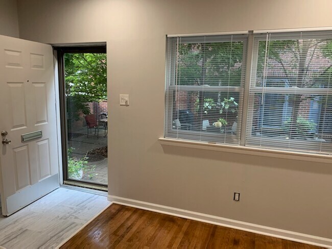 Building Photo - 517 Randolph Ct