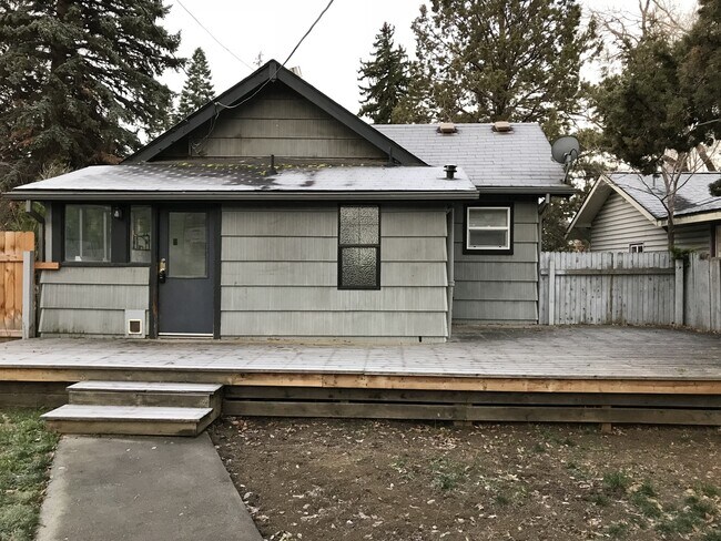 Building Photo - Charming Westside bungalow, located on New...