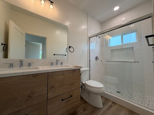 Foto del edificio - BRAND NEW (2026)!! 4 Bed / 2 Bath Home on Catoctin (Near Campus)