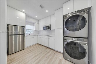 Building Photo - 2464 SW 22nd St