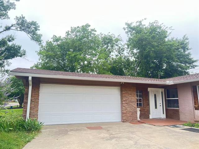 Building Photo - 806 Woodland Way