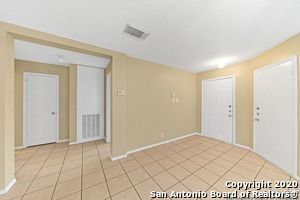 Foto del edificio - 9727 Green Plain Dr