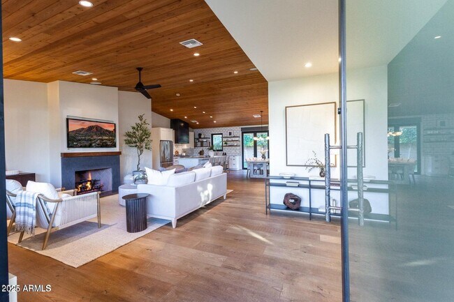 Foto del edificio - 3931 E Glenrosa Ave