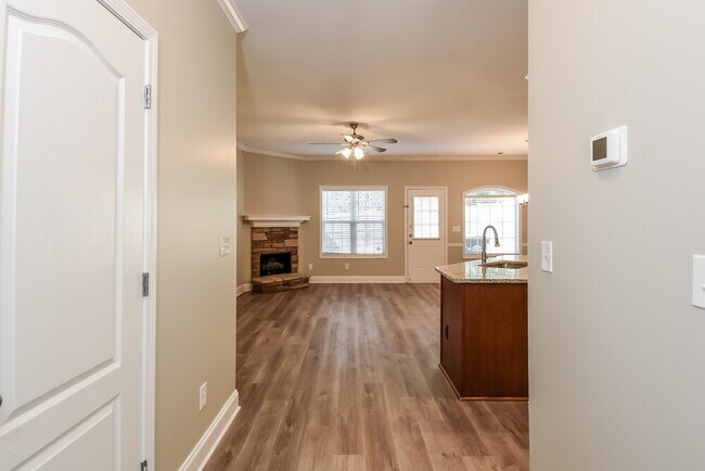 Foto del edificio - 242 Derby Ct
