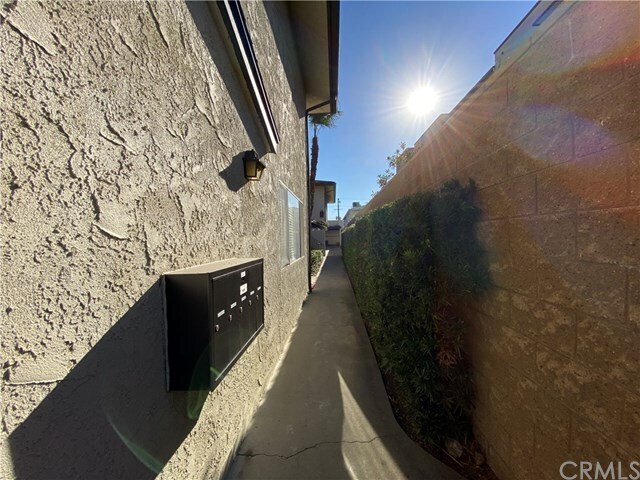 Foto del edificio - 10612 Parrot Ave