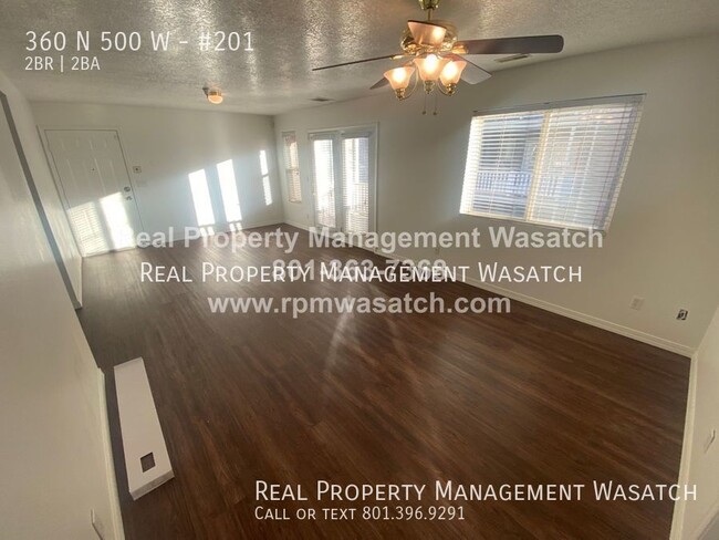 Building Photo - Newly Renovated 2 bed, 1 bath Condo in Bou...