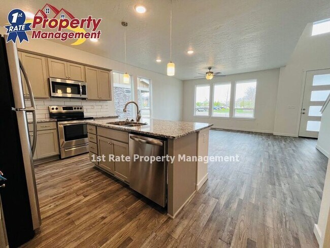 Building Photo - 4751 W Santa Fe Ln