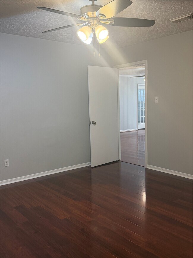 Building Photo - 11107 Sageking Dr