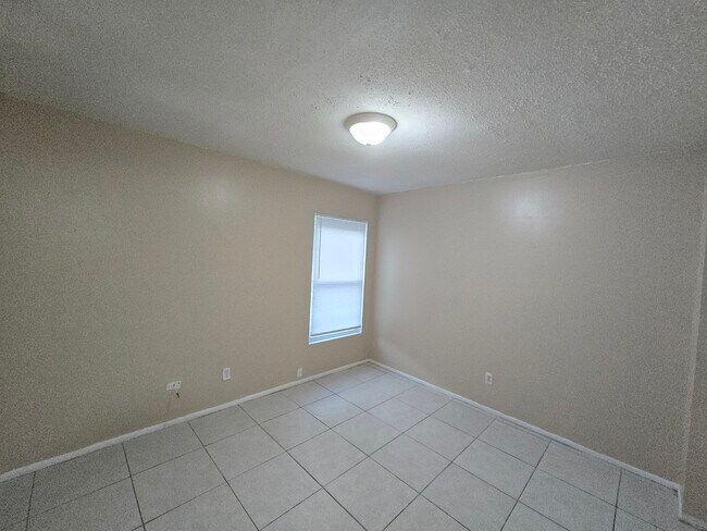 Foto del edificio - 9415 Goldenrod Rd