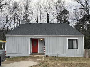 Building Photo - 352 Hollywood Cir