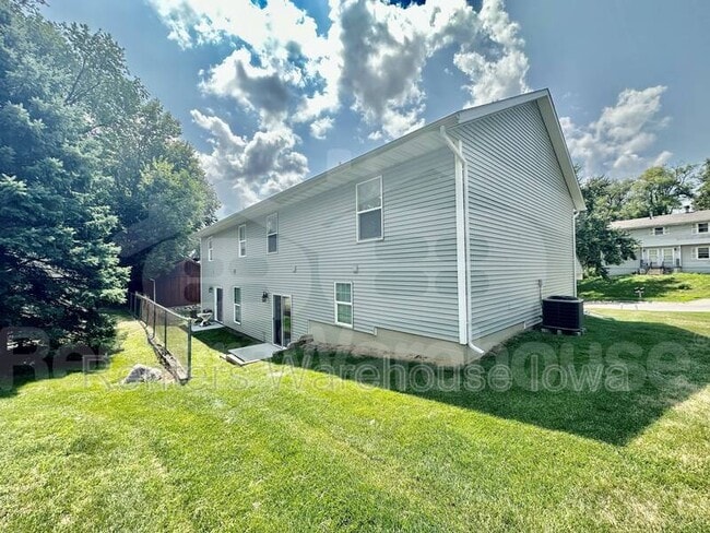 Building Photo - 2031 64th St