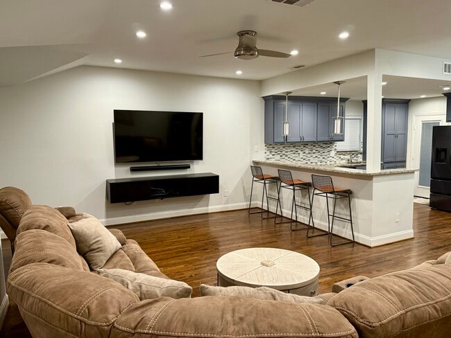 Foto del edificio - 7806 Robin Rd