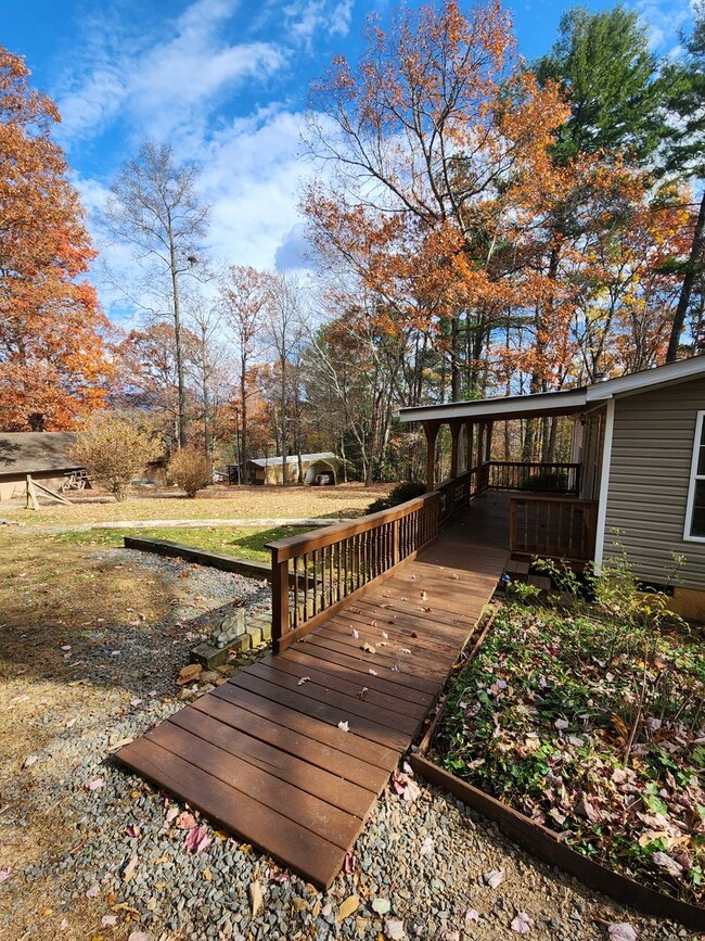 Building Photo - East Asheville Rental