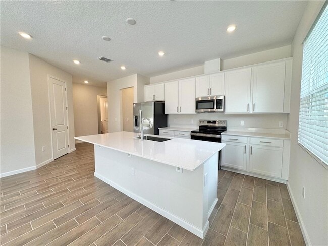 Building Photo - 656 Hennepin Lp