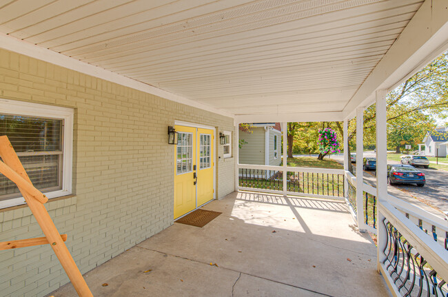 Building Photo - 1421 Laurel St