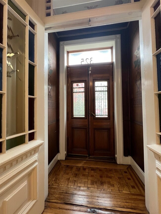 Foto del edificio - 325 PACIFIC Ave