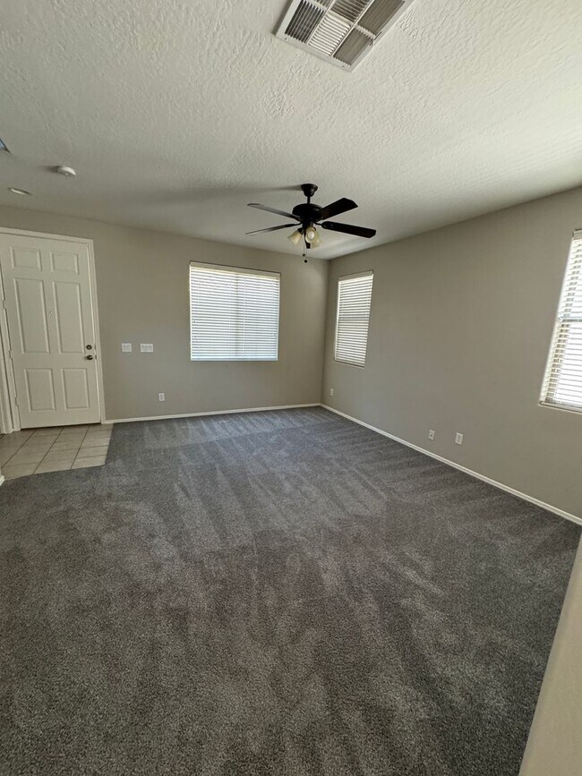Foto del edificio - Beautiful 3 bedroom 2.5 bath home for Rent...