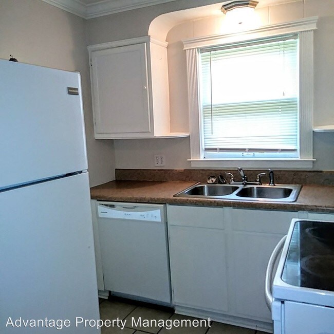 Building Photo - 2 br, 1 bath House - 3723 Carrington Rd.