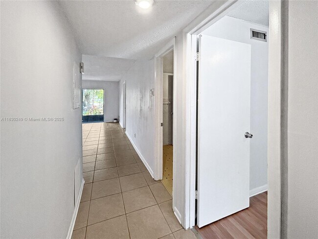 Foto del edificio - 7604 Abbey Ln