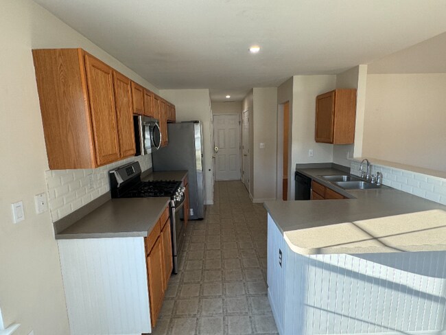 Building Photo - 45 Anchor Ln