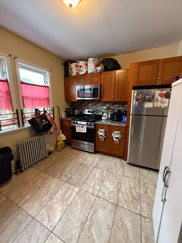 Primary Photo - 117 Grove St