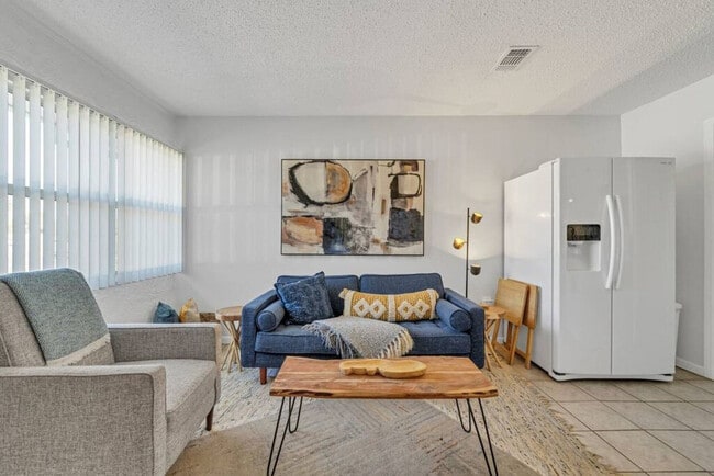 Foto del edificio - 302 Santa Rosa Blvd