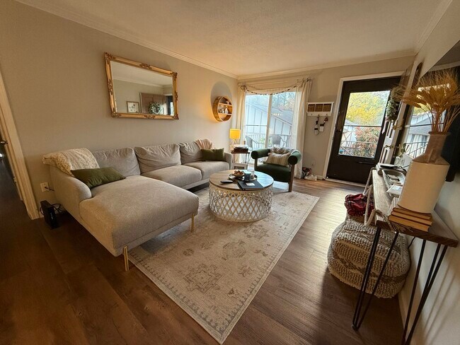 Living room (unit does not come furnished) - 1177 Church St