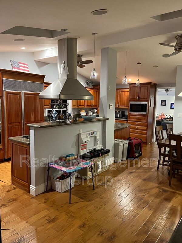 Building Photo - 3423 Aldford Dr