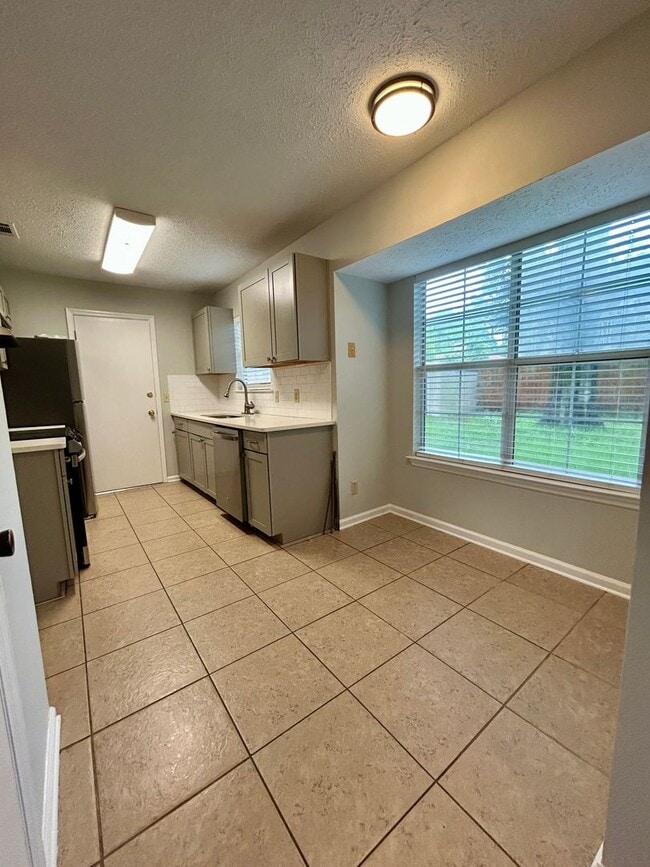 Building Photo - 166 Bordeaux Ln