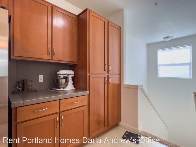 Building Photo - 2 br, 2 bath House - 675 NW Falling Waters...